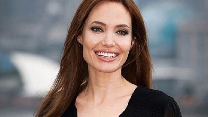 Η Αντζελίνα Τζολί τώρα και…δημοσιογράφος