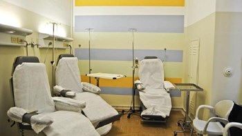 Καταδικάστηκαν γονείς που δεν επέτρεψαν να γίνει χημειοθεραπεία στην κόρη τους που πέθανε