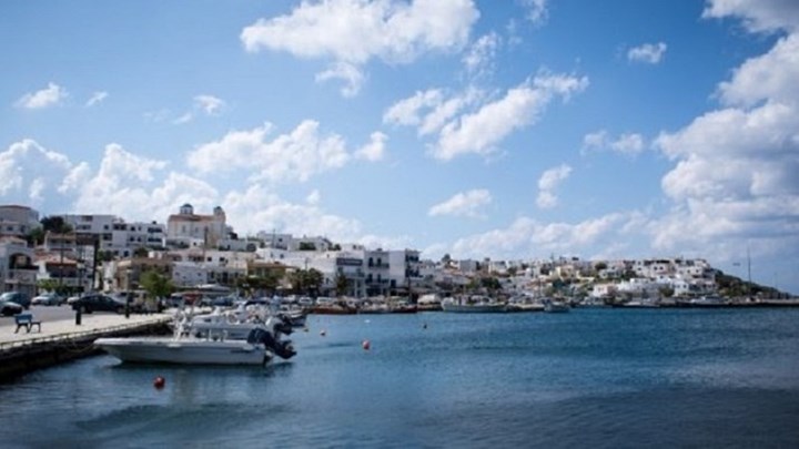 Βλάβη σε πλοίο με 281 επιβάτες στην Άνδρο