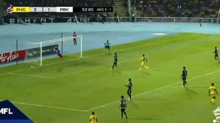 Γκολ σπάνιας ομορφιάς στη Μαλαισία – Σκόραρε από το κέντρο του γηπέδου – ΒΙΝΤΕΟ