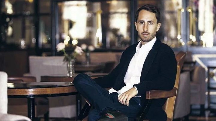 Ο 29χρονος που έγινε εκατομμυριούχος από το τσάι – Ξεκίνησε από το σαλόνι του πατρικού του με 500 ευρώ δανεικά