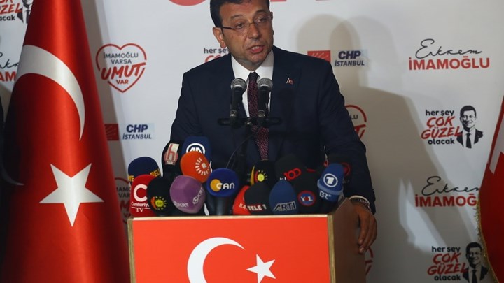 Θρίαμβος Ιμάμογλου στην Κωνσταντινούπολη – Πανηγυρισμοί από τους οπαδούς του – Τα συγχαρητήρια από τον Ερντογάν – ΦΩΤΟ – ΒΙΝΤΕΟ