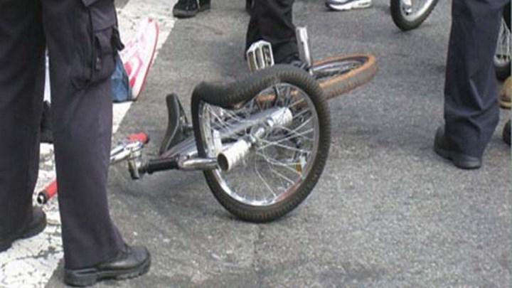 Ασυνείδητος οδηγός χτύπησε ανήλικο ποδηλάτη και τον εγκατέλειψε