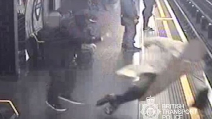 Ισόβια στον άνδρα που έσπρωξε 91χρονο στις γραμμές του μετρό – Σοκαριστικό βίντεο