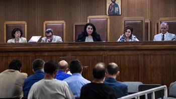 Δίκη της Χρυσής Αυγής: Κατηγορούμενος καταγγέλλει ότι δέχτηκε απειλές – “Εμείς τους προδότες τους σκοτώνουμε”