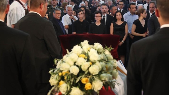 Κηδεύτηκε με τιμές εν ενεργεία Προέδρου ο Δημήτρης Χριστόφιας – ΦΩΤΟ – ΒΙΝΤΕΟ