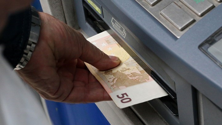 Από σήμερα το απόγευμα η πίστωση των χρημάτων των συντάξεων Ιουλίου- Ποια Ταμεία πληρώνουν