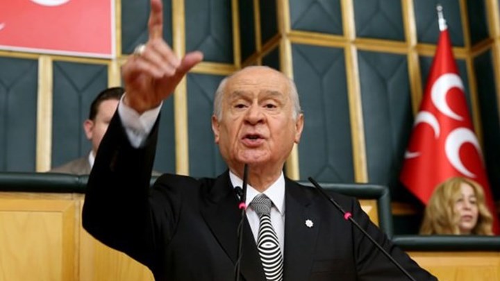 Πρωτοφανής πρόκληση Μπαχτσελί: Κουτσή πάπια ο Τσίπρας – Αν δεν πάρει μαθήματα από τους παππούδες του, να είναι έτοιμος να βυθιστεί στη θάλασσα