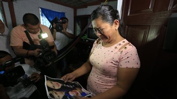 Συγκλονίζει η μητέρα του άνδρα που πνίγηκε αγκαλιά με την κόρη του στο Μεξικό: Τους ικέτευσα να μην πάνε – ΦΩΤΟ