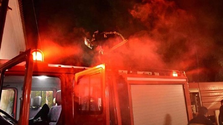 Δεκαπέντε κάτοικοι της Καρύστου απομακρύνθηκαν από τα σπίτια τους εξαιτίας της πυρκαγιάς
