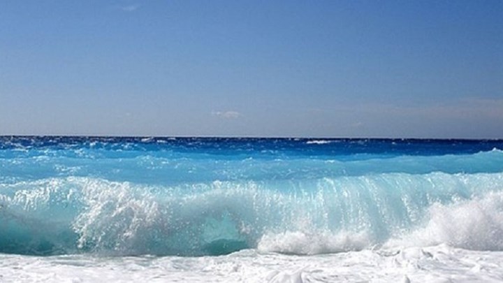 Περιπέτεια στη θάλασσα για τρία παιδιά – Παρασύρθηκαν από τα κύματα