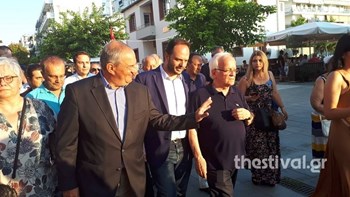 Η βόλτα του Κώστα Καραμανλή στην Καλαμαριά – Οι selfies και η επίσκεψη στο περίπτερο του ΣΥΡΙΖΑ – ΦΩΤΟ – ΒΙΝΤΕΟ