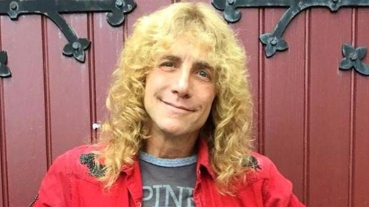 Σοκ στην παγκόσμια μουσική σκηνή: Αυτομαχαιρώθηκε μέλος των “Guns N’ Roses”