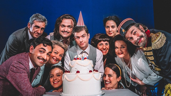 Αποκλειστικές πόζες του φιλόδοξου «Βικτόρ» πριν από την πρεμιέρα του