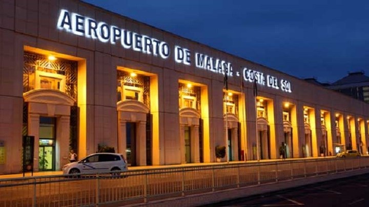 Την πέταξαν έξω από πτήση λόγω… αποκαλυπτικής ενδυμασίας