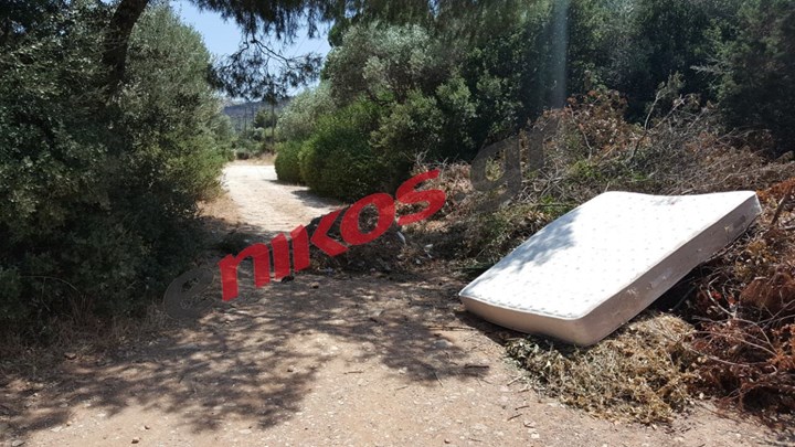 ”Βουνά” από μπάζα και κλαδιά στους δρόμους της Νέας Μάκρης – ΦΩΤΟ αναγνώστη