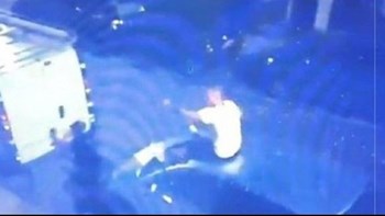 “Σκνίπα” στο μεθύσι γνωστός ποδοσφαιριστής – Διέλυσε την οροφή αυτοκινήτου – ΒΙΝΤΕΟ