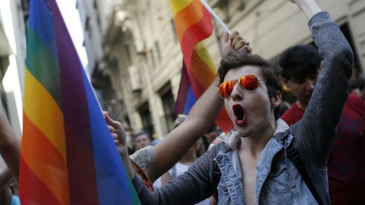 Η αστυνομία της Κωνσταντινούπολης έριξε δακρυγόνα σε πορεία ΛΟΑΤΚΙ