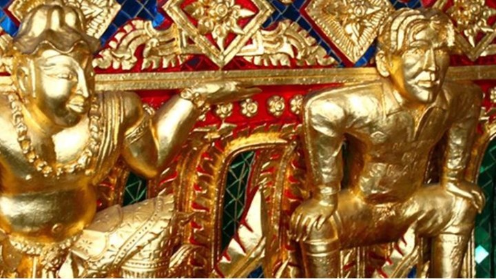 Πόλος έλξης για τους τουρίστες το χρυσό άγαλμα του Μπέκαμ – ΒΙΝΤΕΟ