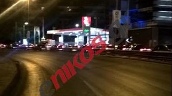 Απεγκλωβίστηκαν οι τρεις τραυματίες στο τροχαίο στην Κηφισίας – Διακομίστηκαν στο νοσοκομείο