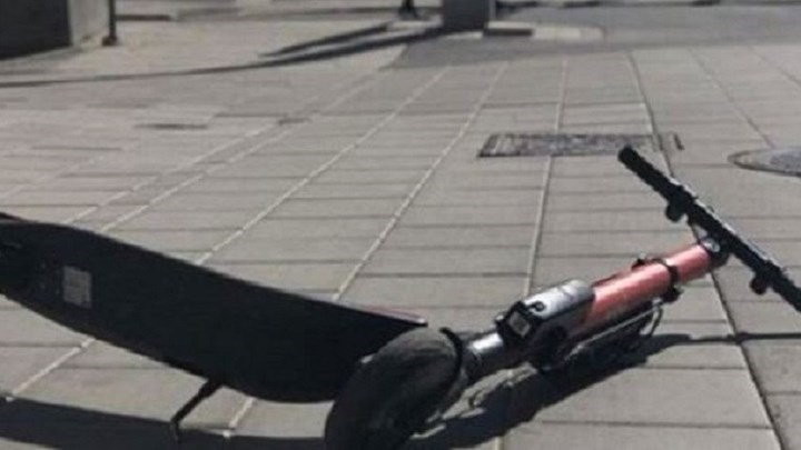 Νέο ατύχημα με ηλεκτρικό πατίνι στη Θεσσαλονίκη: Αυτοκίνητο παρέσυρε 13χρονο