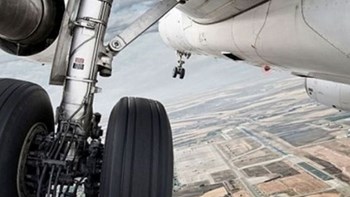 Θρίλερ με πτώμα σε κήπο σπιτιού στο Λονδίνο – Πιθανόν να ανήκει σε άνδρα που έπεσε από αεροπλάνο – ΦΩΤΟ – ΒΙΝΤΕΟ