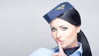 Τα πικάντικα… “παιχνίδια” αεροσυνοδού μέσα στο αεροσκάφος – ΒΙΝΤΕΟ