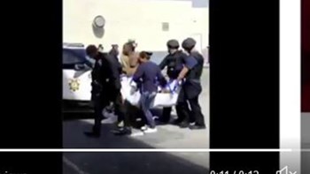 Νέο σοκαριστικό ΒΙΝΤΕΟ από τη μεταφορά τραυματία από τους πυροβολισμούς στο εμπορικό κέντρο