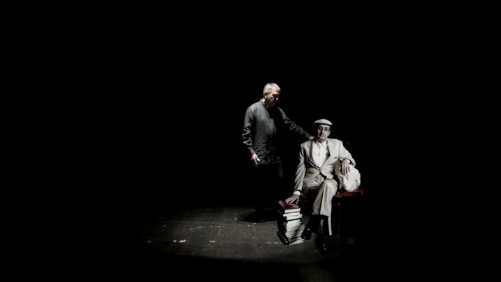 Ο Γιώργος Νταλάρας τιμά τον Μάνο Ελευθερίου – ΒΙΝΤΕΟ