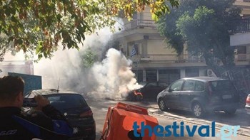 Αυτοκίνητο τυλίχτηκε στις φλόγες στη Θεσσαλονίκη
