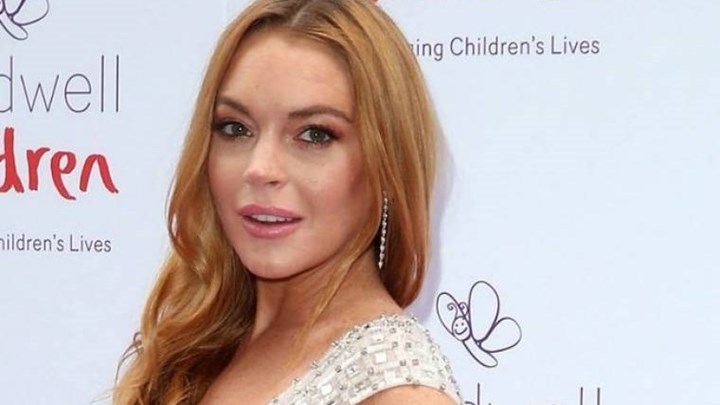 Η Λίντσεϊ Λόχαν ποζάρει ολόγυμνη μπροστά στον καθρέφτη της- ΦΩΤΟ