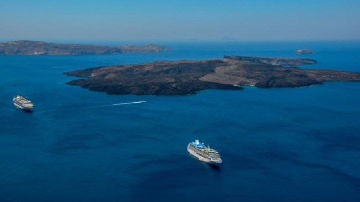 49χρονος άφησε την τελευταία του πνοή σε σκάφος στη Σαντορίνη