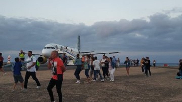 Τρόμος σε πτήση από φάρσα για βόμβα – ΦΩΤΟ – ΒΙΝΤΕΟ