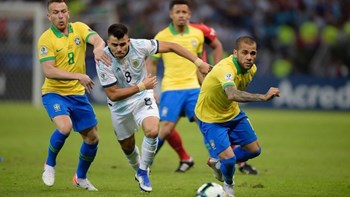 Η Αργεντινή καταγγέλλει σκάνδαλο διαιτησίας στον ημιτελικό με τη Βραζιλία