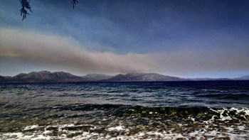 Η φωτιά στην Εύβοια από τους Αγίους Αποστόλους Αττικής – ΦΩΤΟ