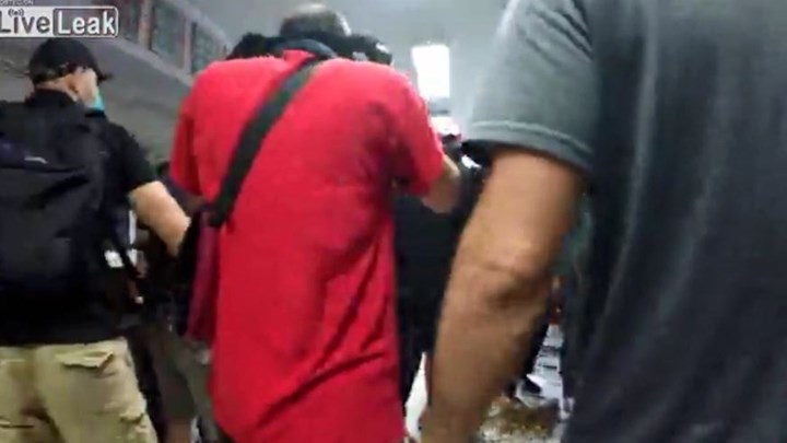 Καρέ – καρέ η στιγμή της επίθεσης του Ρουβίκωνα στα γραφεία της Athens Voice – ΒΙΝΤΕΟ