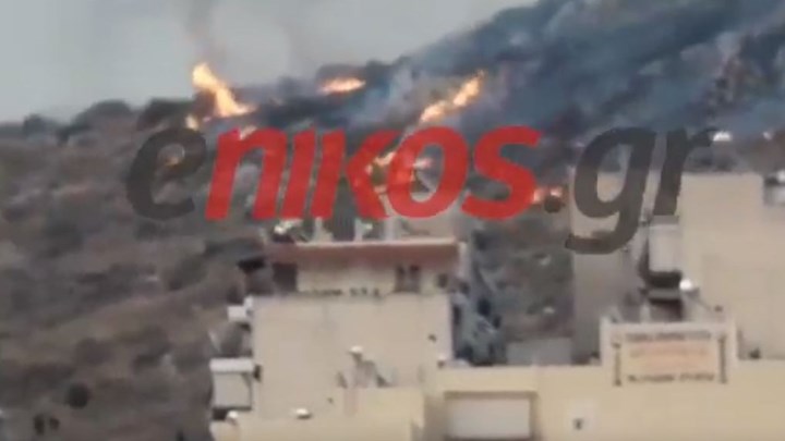 Υπό έλεγχο η φωτιά στο Κατράκειο – Παραμένουν οι δυνάμεις της πυροσβεστικής στο σημείο – ΒΙΝΤΕΟ αναγνώστη