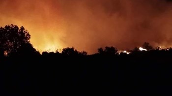 Βελτιωμένη η εικόνα στα πύρινα μέτωπα της Εύβοιας – Σύμμαχος η πτώση της έντασης των ανέμων