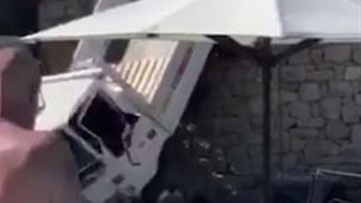 Παραλίγο τραγωδία στη Μύκονο: Φορτηγό έπεσε στον περιβάλλοντα χώρο πισίνας – ΒΙΝΤΕΟ