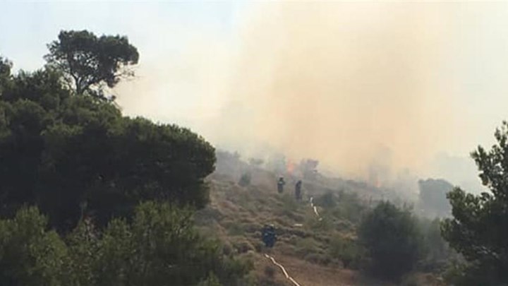 Οι πρώτες εικόνες από τη φωτιά στα Σπάτα