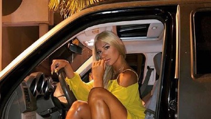 Τούνη: Κάνω συμφωνίες μόνο όταν φοράω τακούνια – ΦΩΤΟ