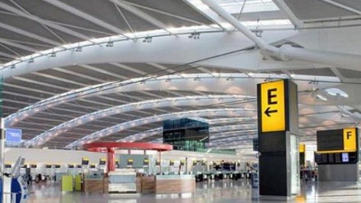 Συνελήφθη 40χρονη στο αεροδρόμιο της Βρετανίας ως ύποπτη για τρομοκρατία