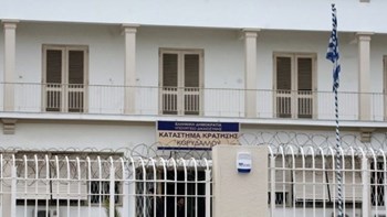 Σοκ – Κρεμάστηκε στο κελί της η 35χρονη που είχε σκοτώσει τον πατέρα της στην Αγία Παρασκευή