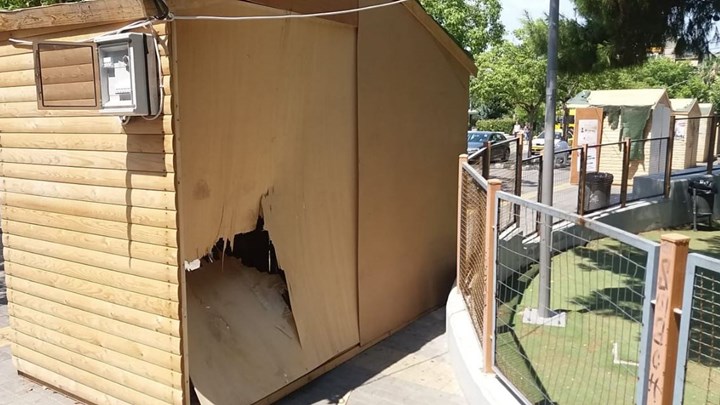 Βανδαλισμοί σε εκλογικό περίπτερο της Ένωσης Κεντρώων στο Χαλάνδρι – ΦΩΤΟ