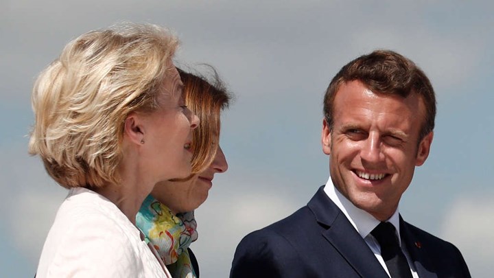 Bloomberg: Πώς ο Μακρόν κατόρθωσε να επιβάλει τη φον ντερ Λάιεν στην προεδρία της Κομισιόν