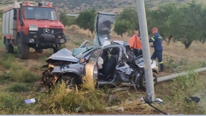 Εικόνες-σοκ από το φρικτό τροχαίο με δύο νεκρούς στη Λάρισα – ΦΩΤΟ