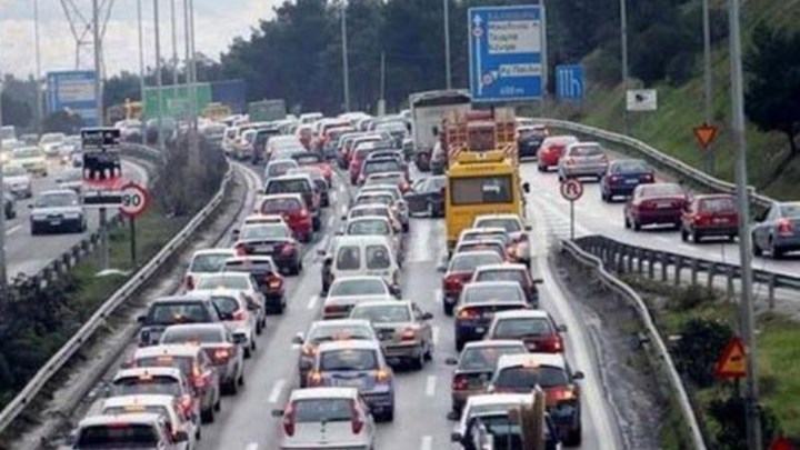 Αυξημένη κίνηση στην έξοδο προς Χαλκιδική