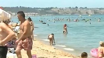 Ψήφισαν “δαγκωτό” παραλία και την ημέρα των εκλογών – ΒΙΝΤΕΟ