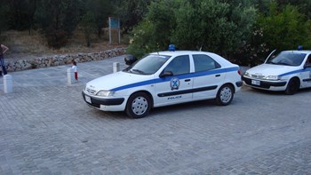 Απόδραση κρατουμένου μέσα από όχημα της αστυνομίας