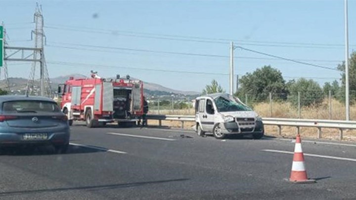 Οι πρώτες εικόνες από το σοβαρό τροχαίο στην Αττική Οδό – ΦΩΤΟ